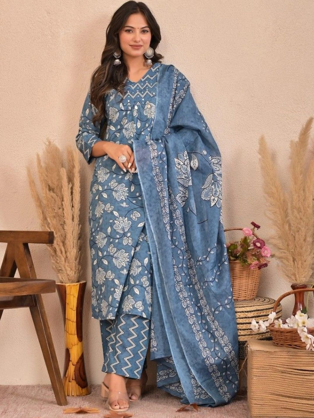 Yashee Women Floral Printed Regular Pure Cotton Kurta with Trousers & With Dupatta