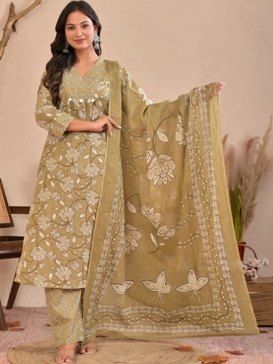 Yashee Women Floral Printed Regular Pure Cotton Kurta with Trousers & With Dupatta