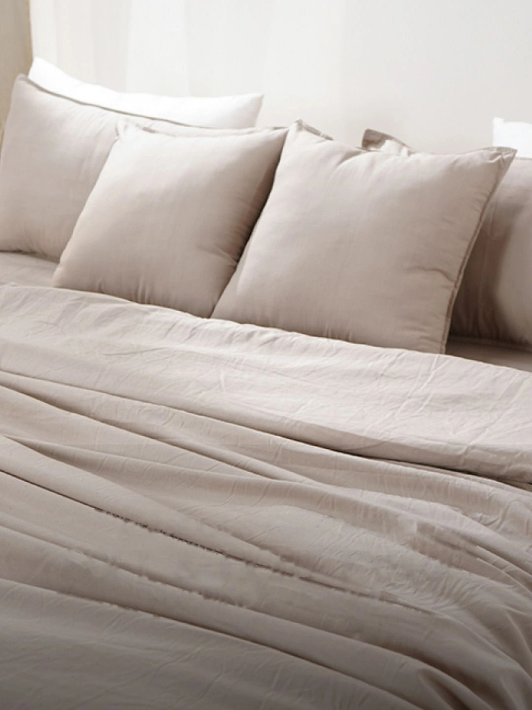 Zarf Grey AC Room 400 GSM Double Bed Comforter With 2 Pillow & 2 Cushion Covers