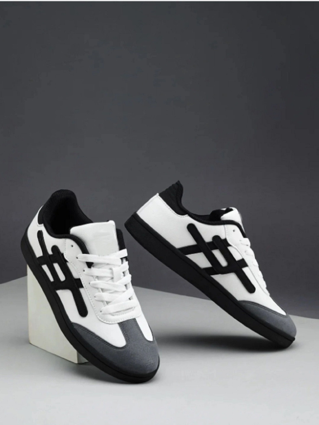ANJRS Men Colourblocked Sneakers