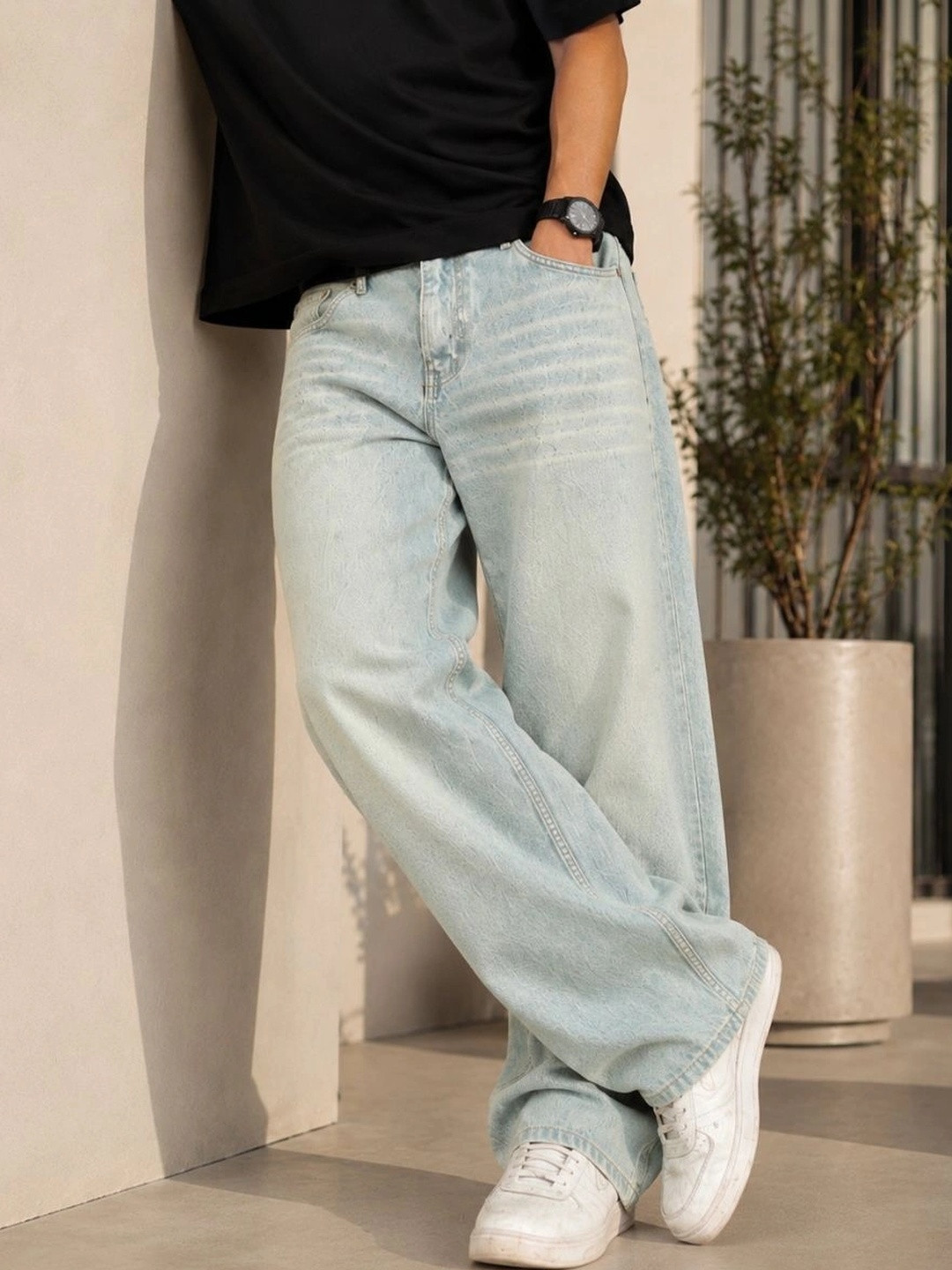 me Queen Men Straight Fit Mid-Rise Light Fade Jeans