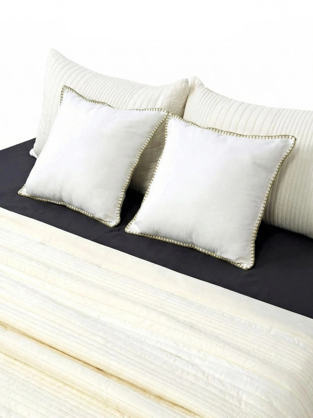 Zarf White AC Room 400 GSM Double Bed Comforter With 2 Pillow & 2 Cushion Covers