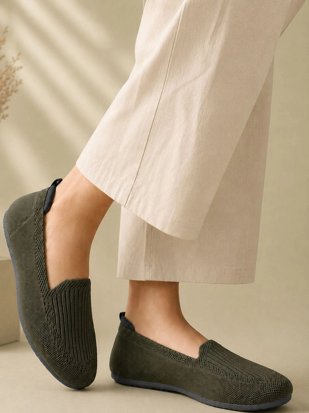 WELCOME Women Textured Ballerinas