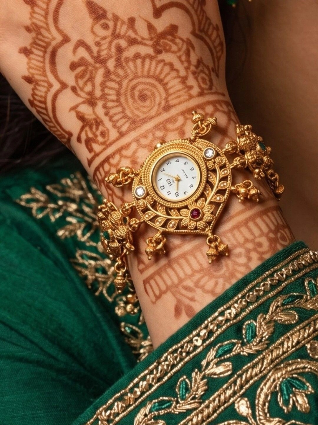 SZN Women Dial & Stainless Steel Embellished Straps Analogue Watch SZN4BW-3454