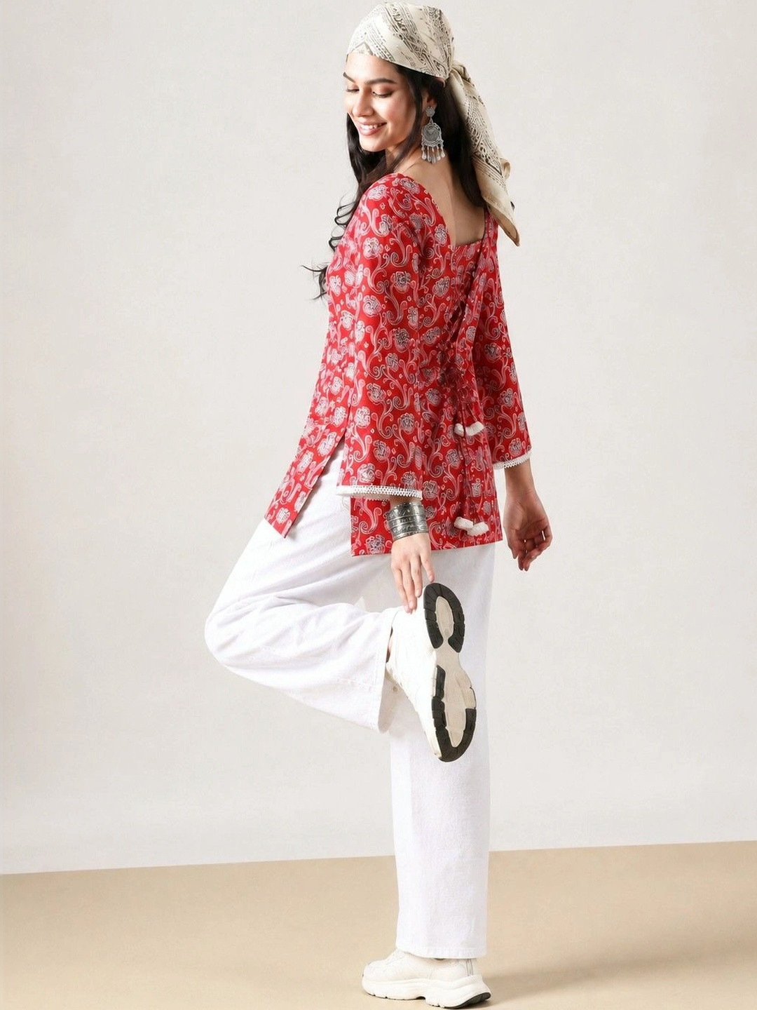 KKOUTFITS Ethnic Motifs Printed Square Neck Pure Cotton Kurti
