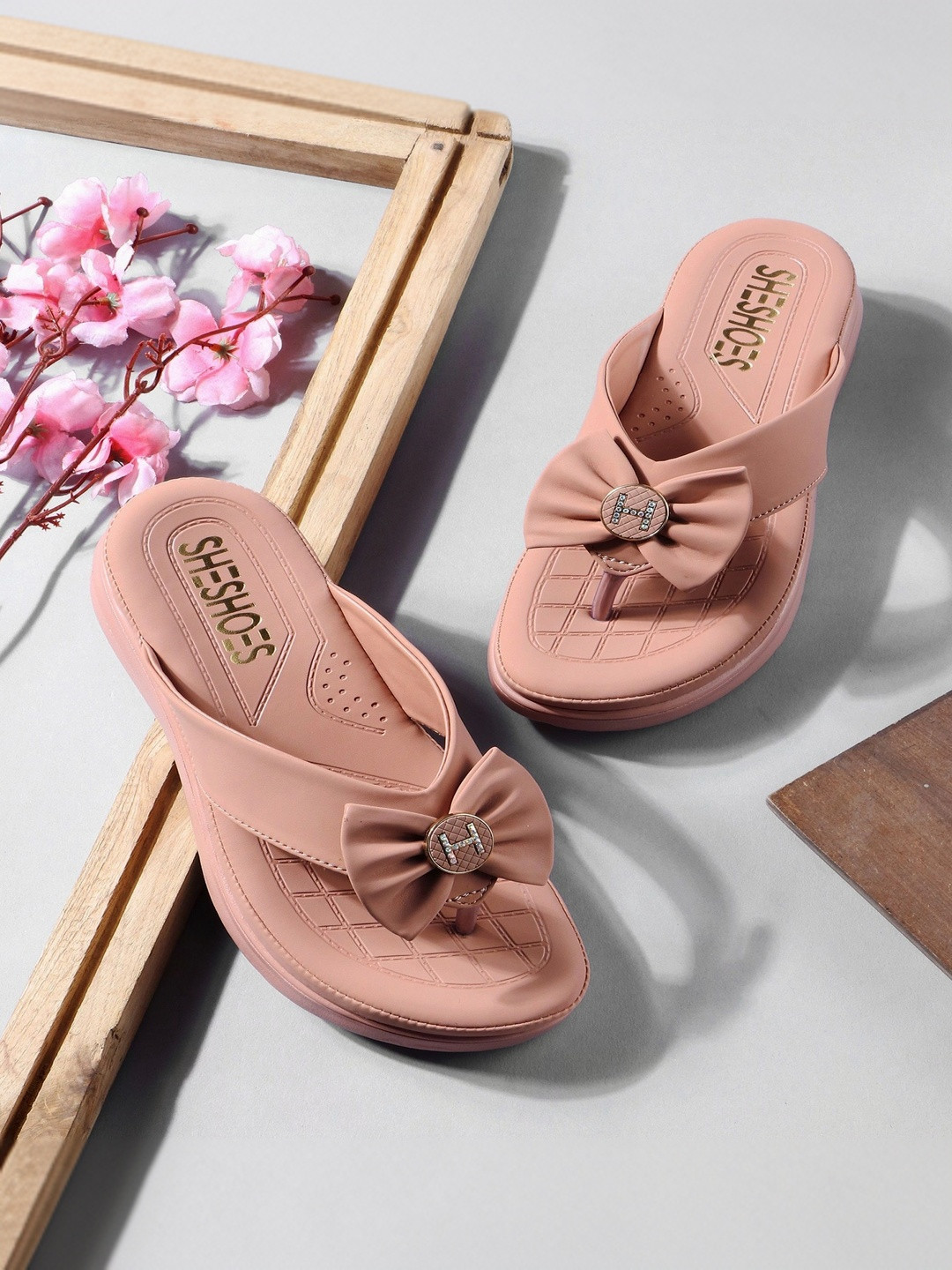 SHESHOES Textured Wedge Sandals with Bows