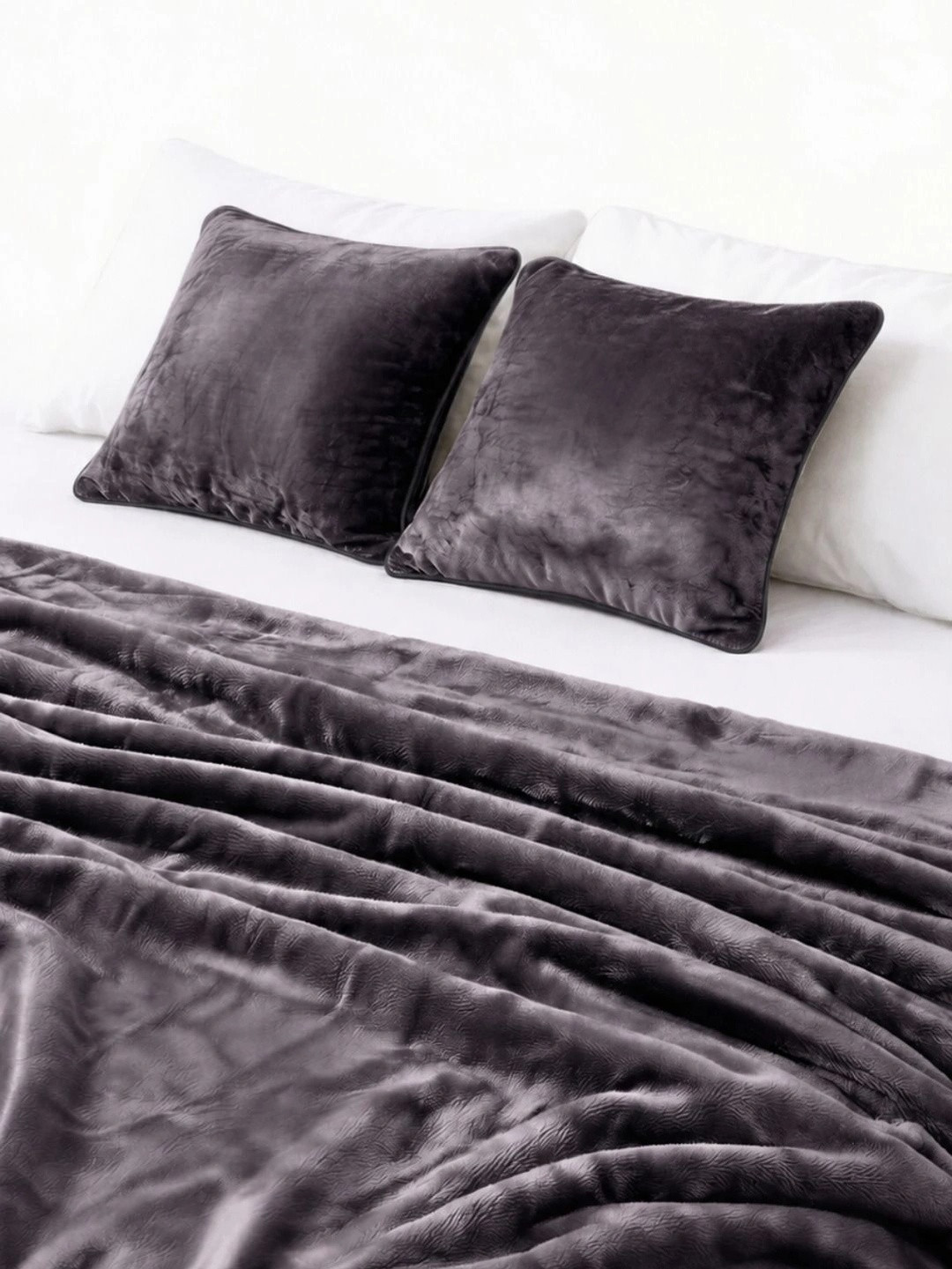 Zarf Lavender Microfiber AC Room 300 GSM Double Bed Blanket With Two Cushion Covers