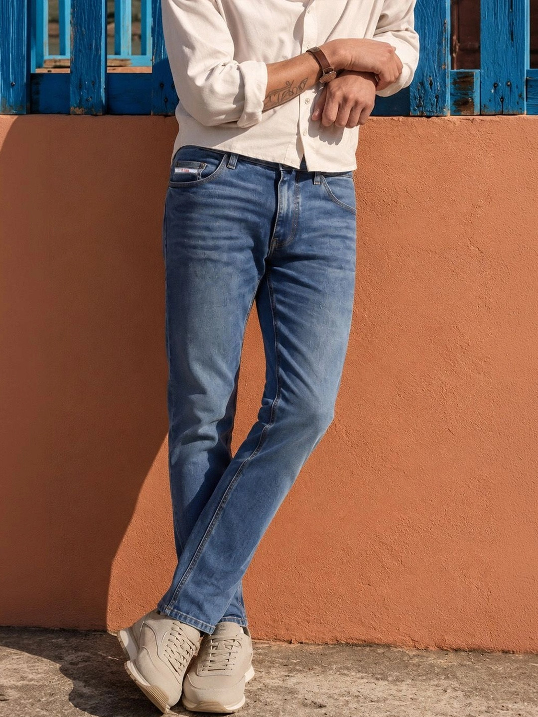 The Indian Garage Co Men Mid-Rise Light Fade Slim Fit Clean Look Stretchable Jeans