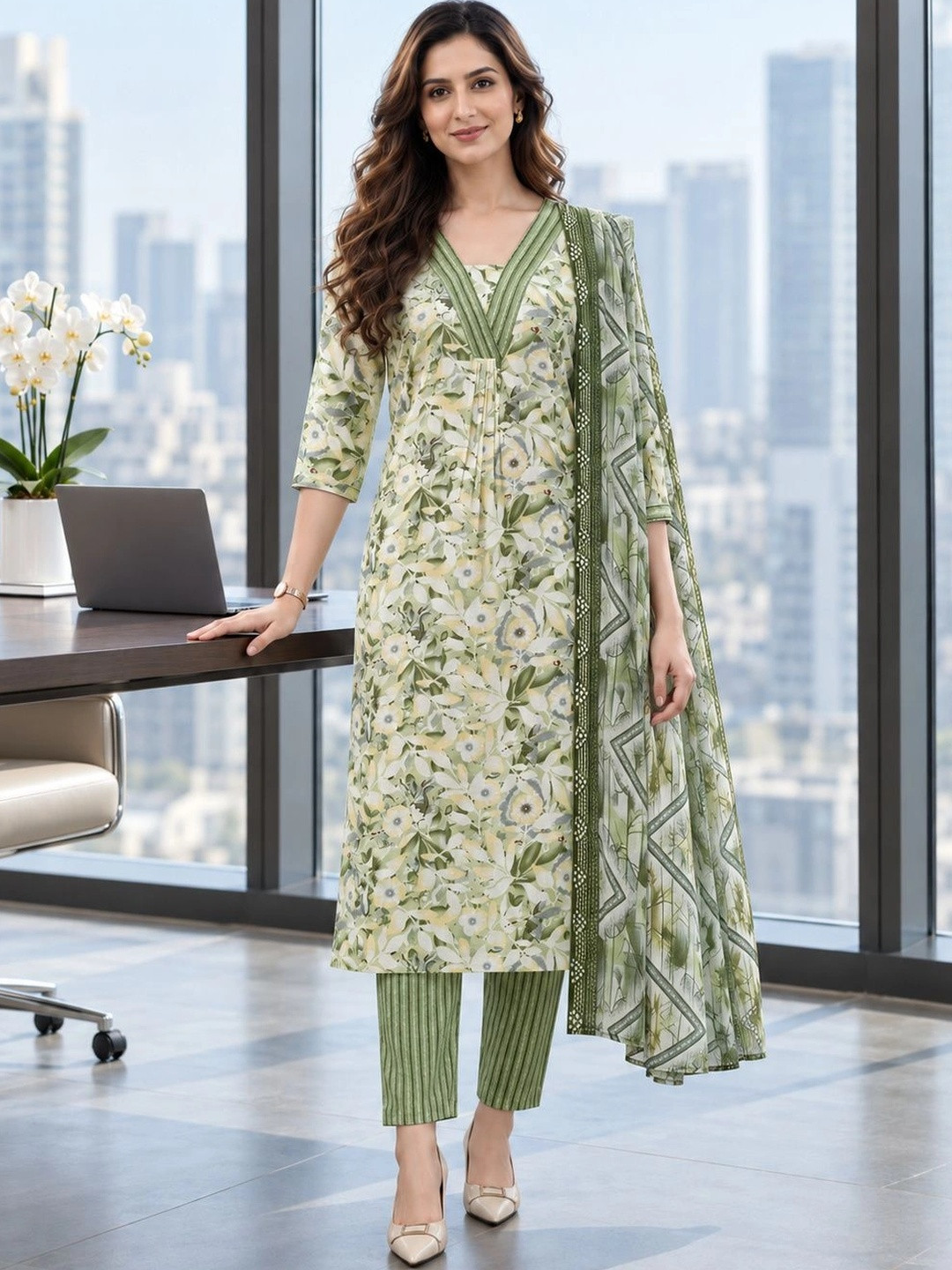 Berrylicious Women Floral Printed Regular Pure Cotton Kurta with Trousers & With Dupatta