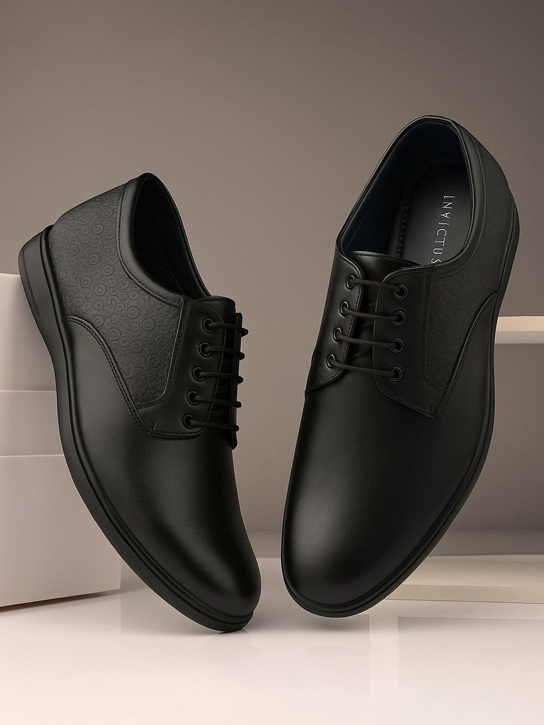 INVICTUS Men Textured Formal Oxfords
