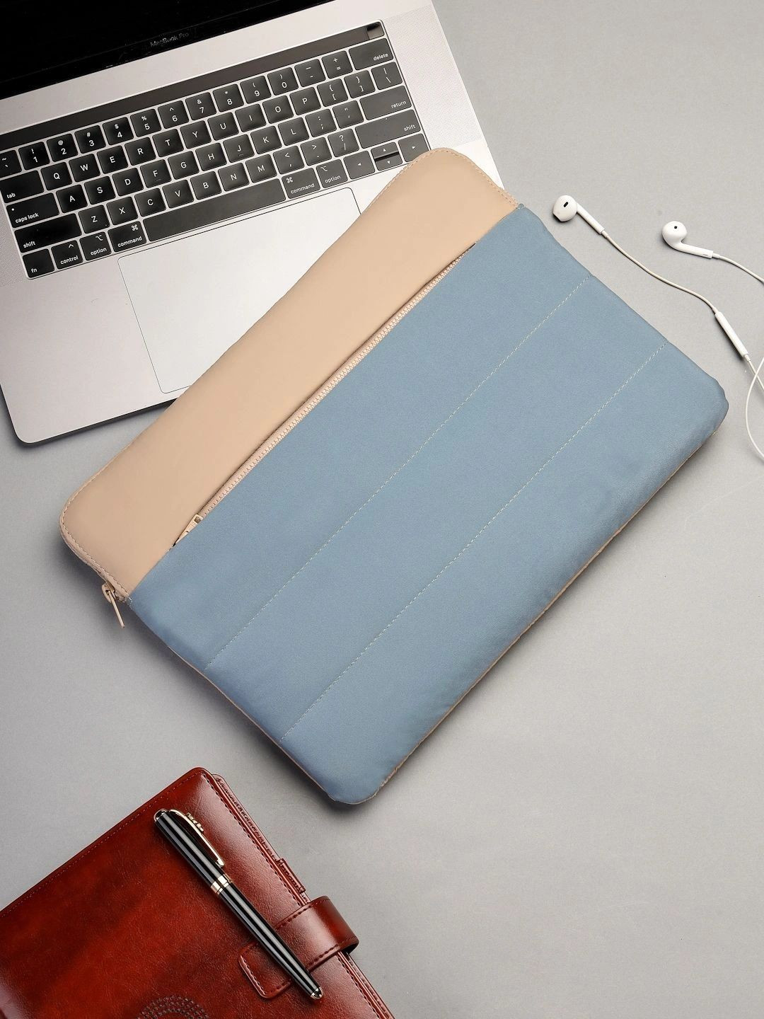 Anekaant Unisex Textured Laptop Sleeve