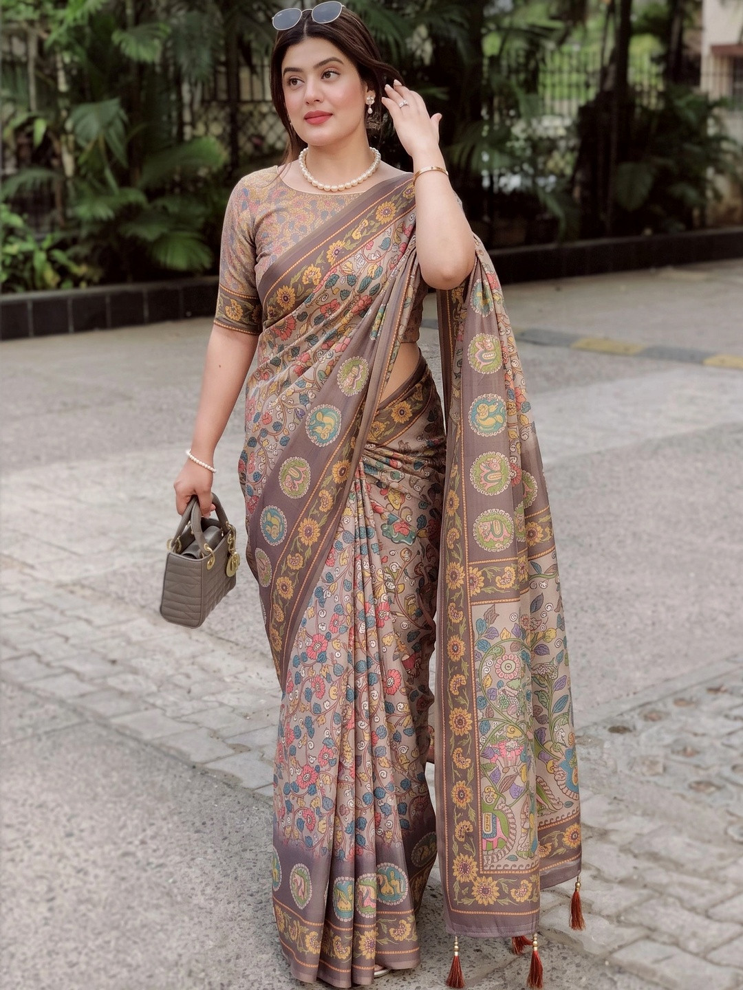 ALMAARI FASHION Digital Prints Pure Cotton Jamdani Saree and Unstitched Blouse Piece