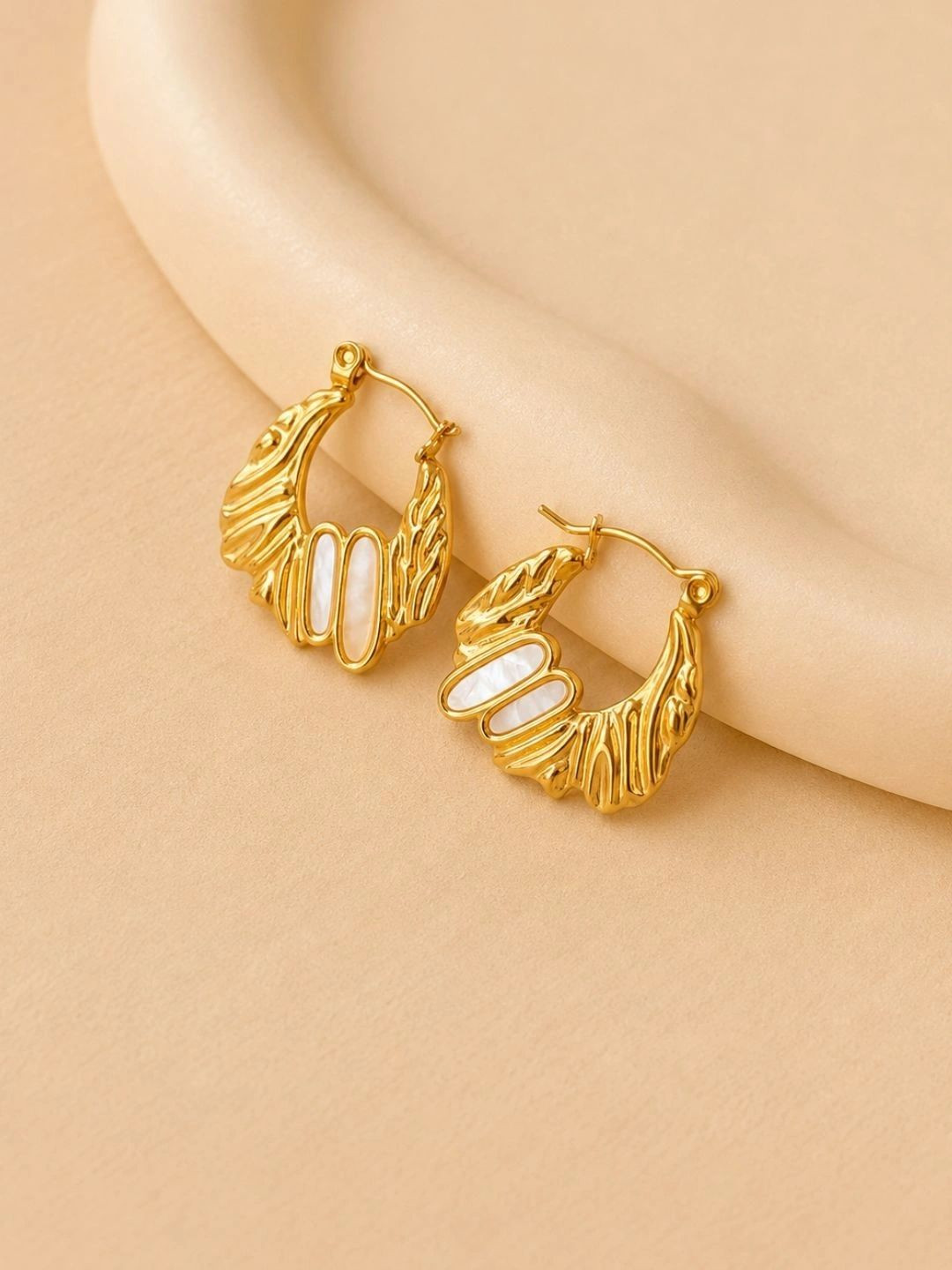 DIVING SWAN Women 18K Thick Gold Plated Zehra Petal Curve Earring