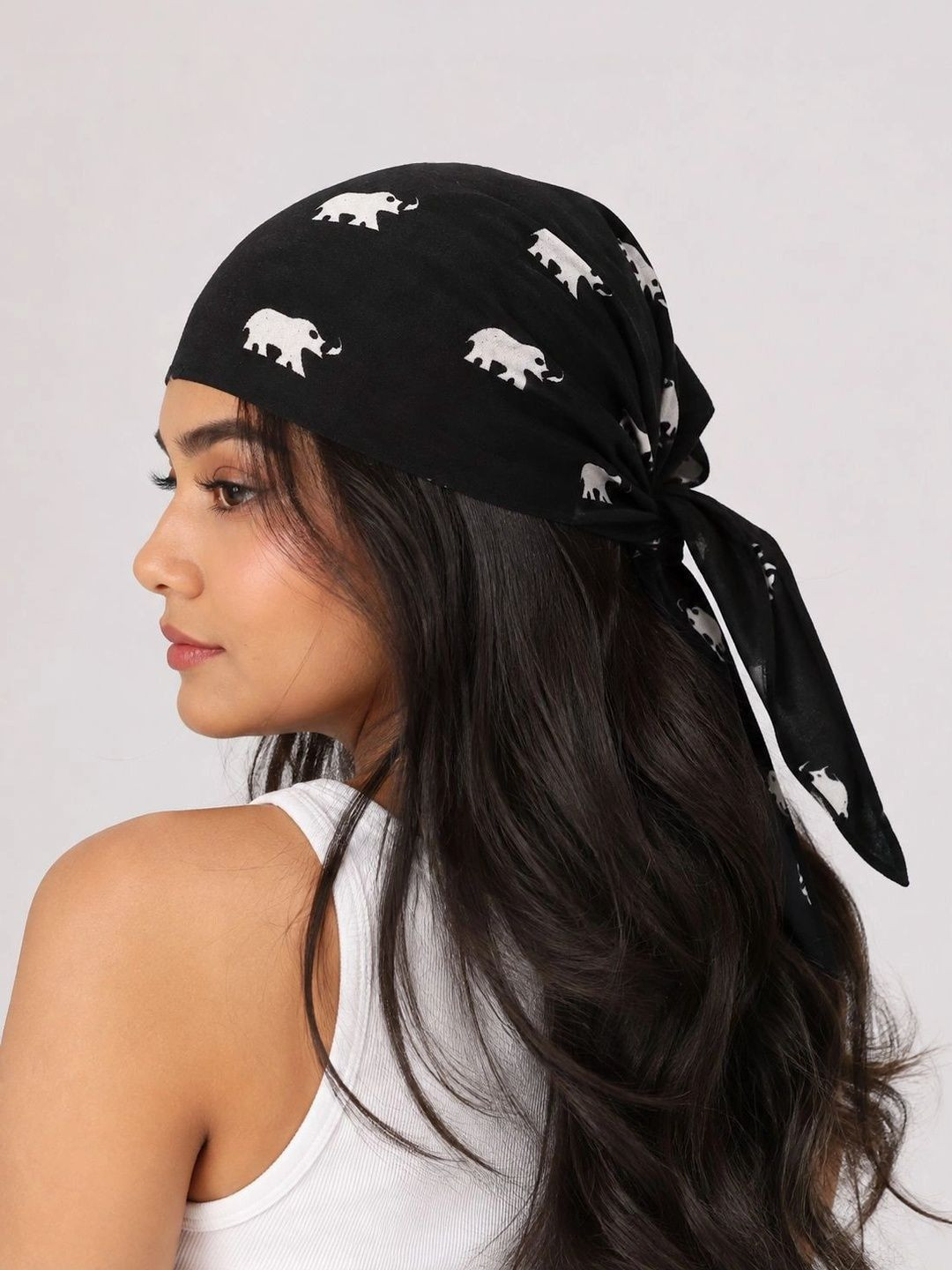 Ravaiyaa Women Black & White Elephant Printed Pure Cotton Bandana