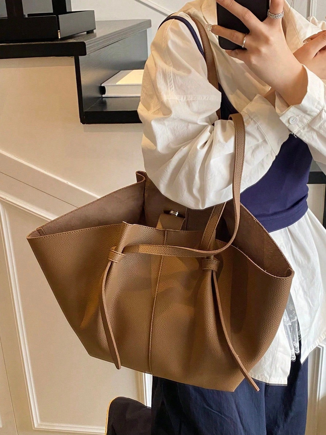 LARCH PU Tote Bag