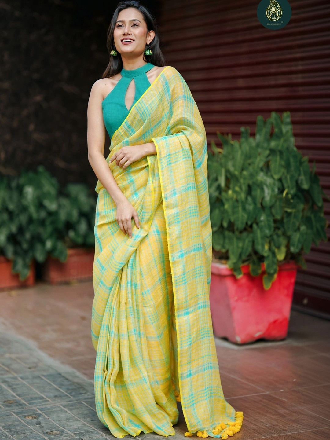 ALMAARI FASHION Checked Pure Cotton Khadi Saree