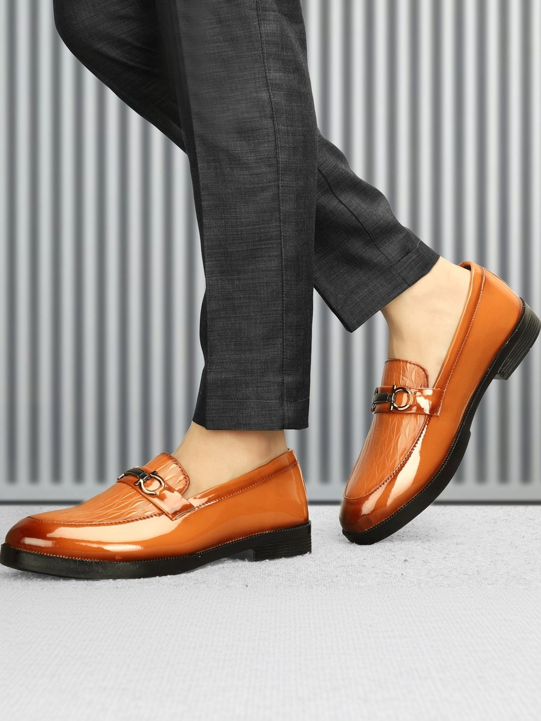 DESTA Men Textured Round Toe Slip-On Formal Loafers Shoes
