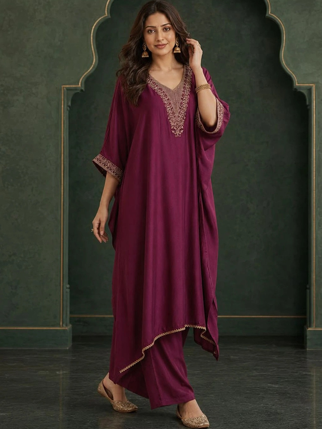Varanga Women Regular Kurta with Trousers