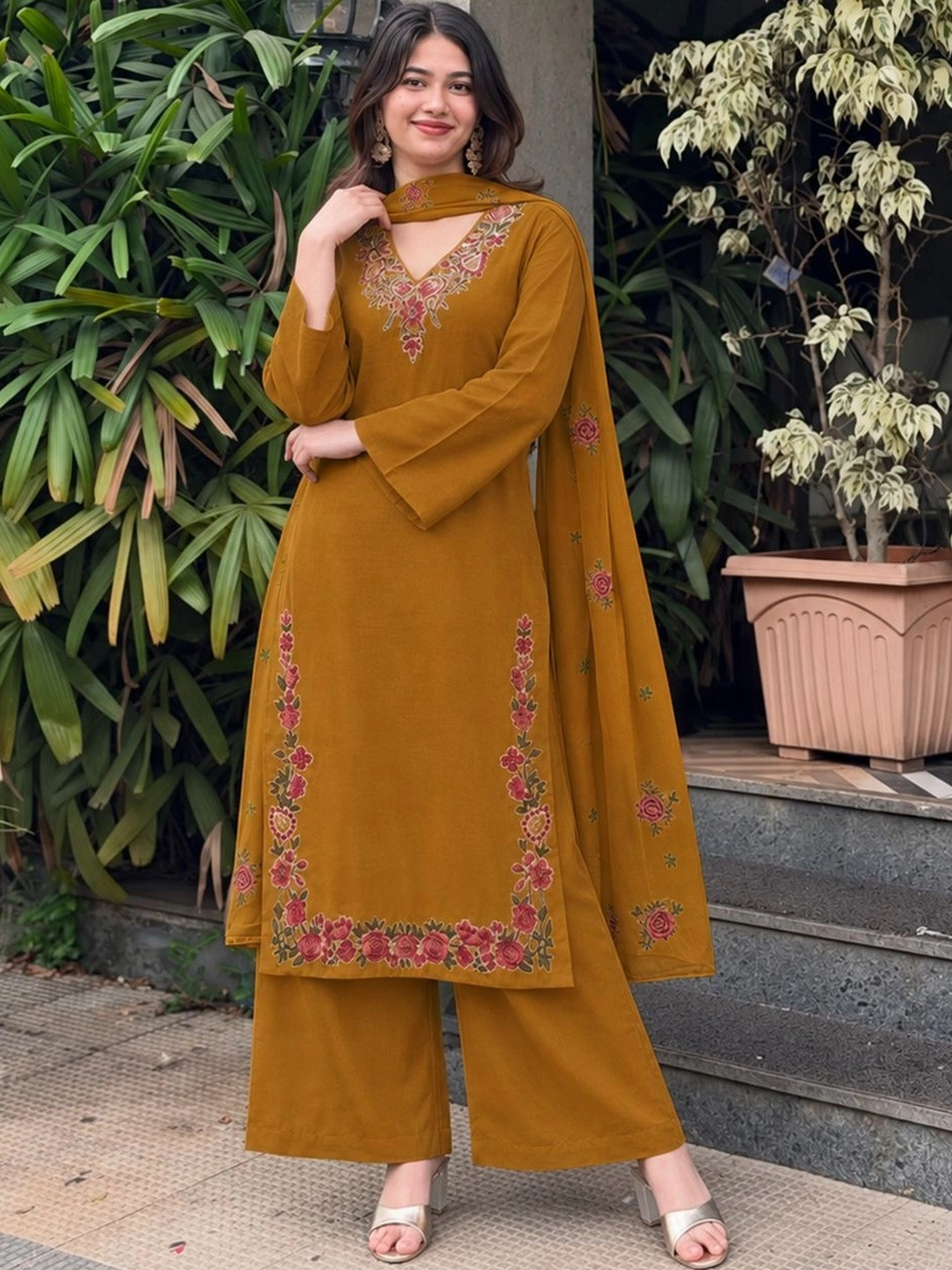 Aaghnya Women Floral Embroidered Regular Thread Work Kurta with Palazzos & With Dupatta