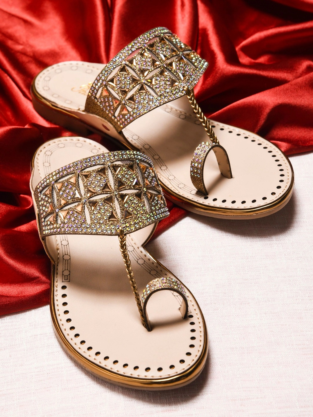 Padchin Women Embellished Ethnic One Toe Flats with Embroidered