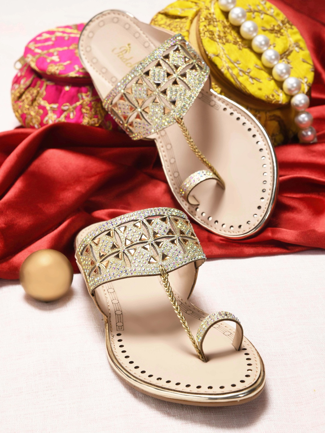 Padchin Women Embellished Ethnic One Toe Flats with Embroidered