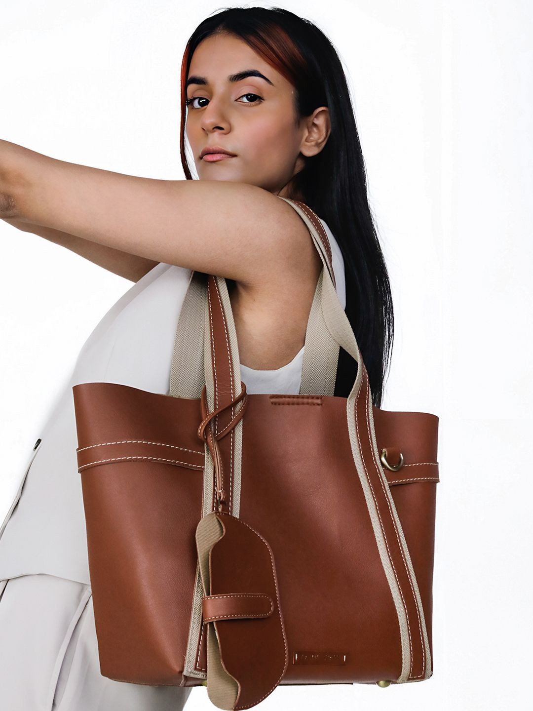 TANN TRIM Textured Synthetic Leather Oversized Structured Tote Bag With Pouch