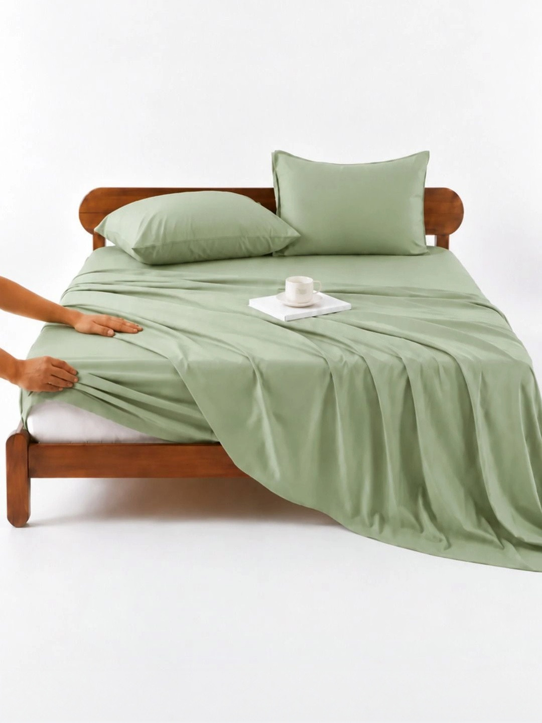 Zarf Green 350 TC King Bedsheet with 2 Pillow Covers