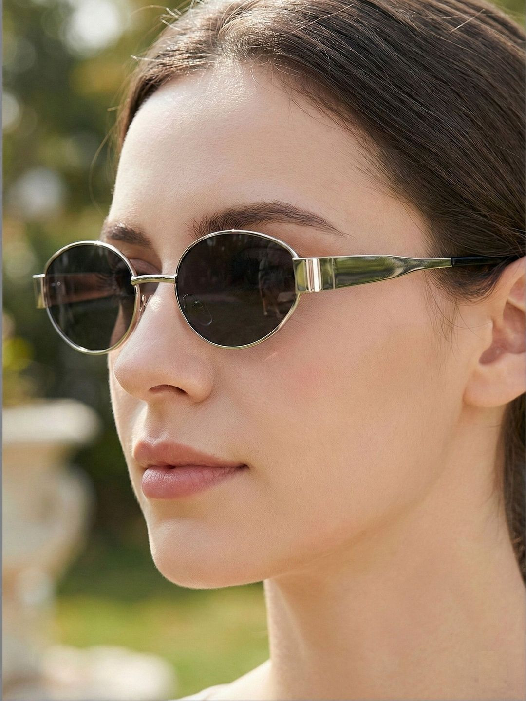 ROYALTAIL Unisex Black Lens & Silver-Toned Oval Sunglasses with