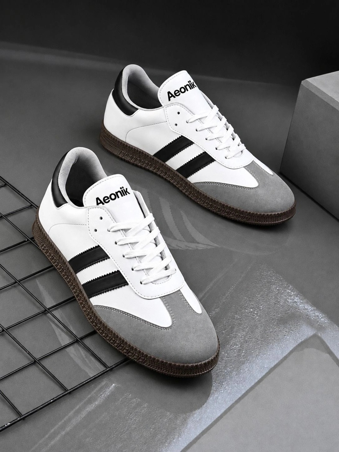 Aeonik Men Colourblocked Sneakers - Image 1