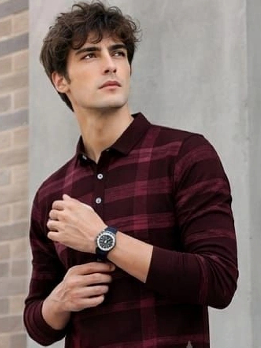 SAHHAYE Men Red Checked Polo Collar T-shirt