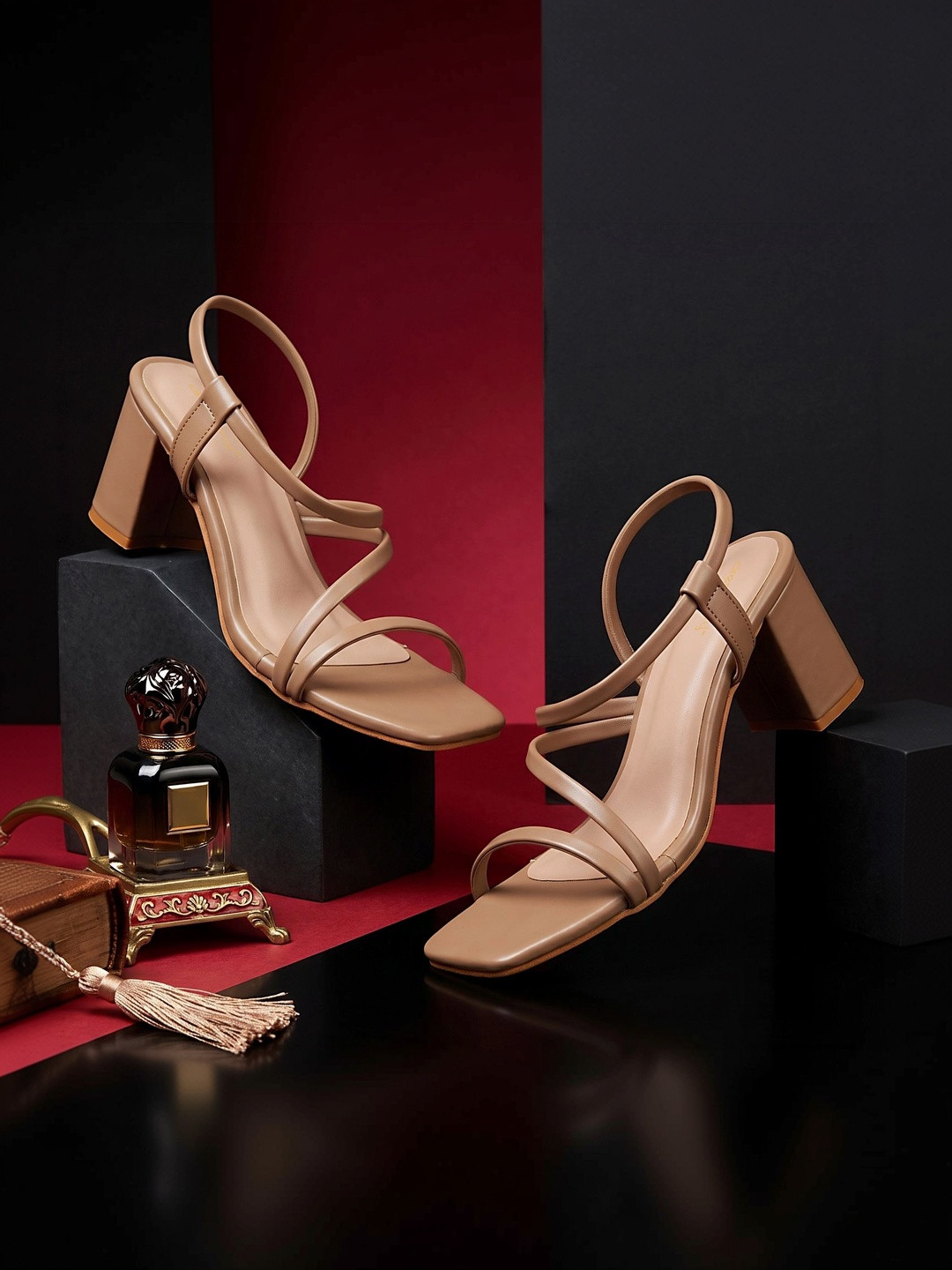 DressBerry Ethnic Block Sandals