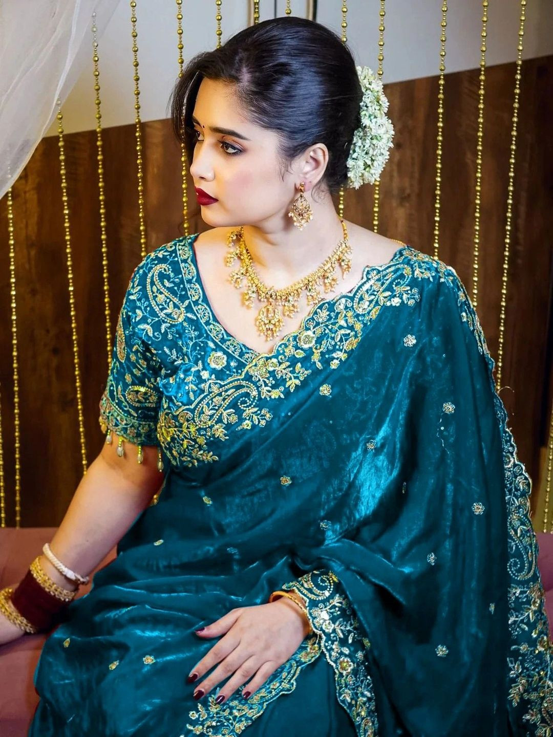 GRUHNAREE Embellished Zari Satin Saree