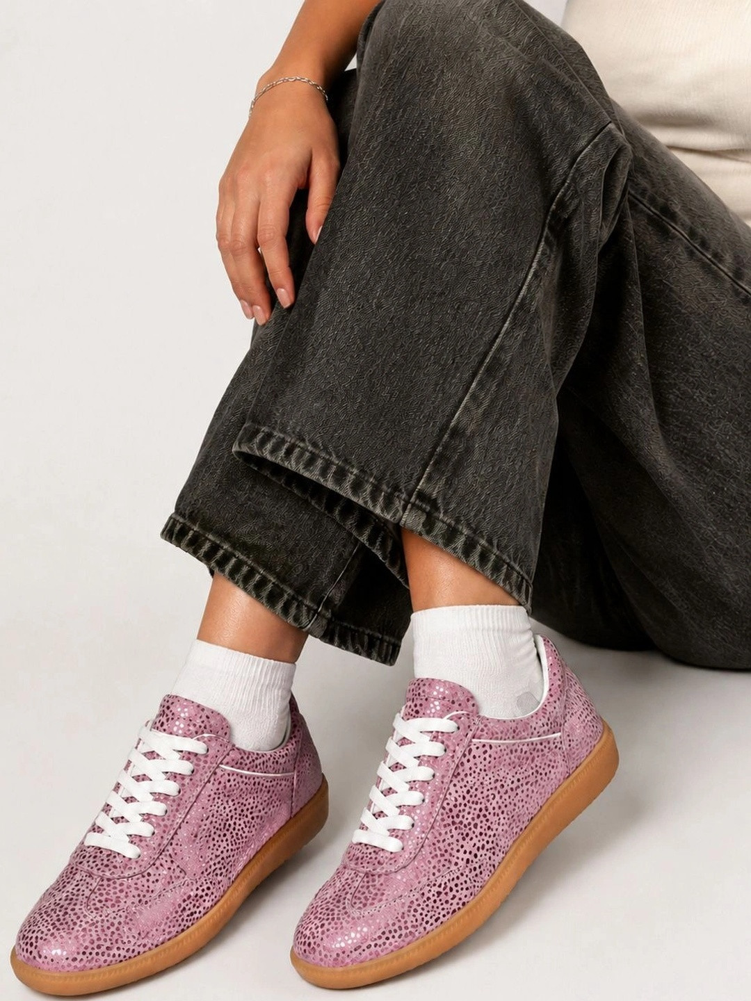 Suo Women Textured Leather Sneakers