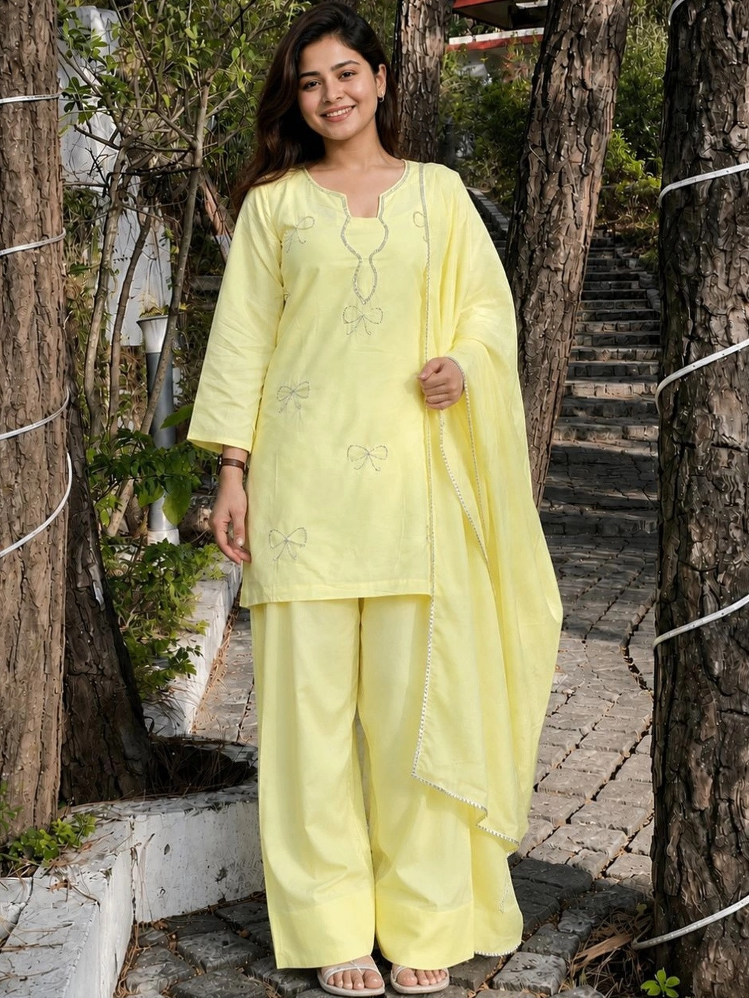 TWINS LADY Women Embroidered Regular Thread Work Kurta with Patiala & With Dupatta