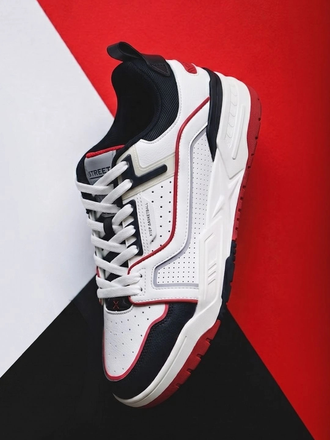 Xtep Men Sneakers