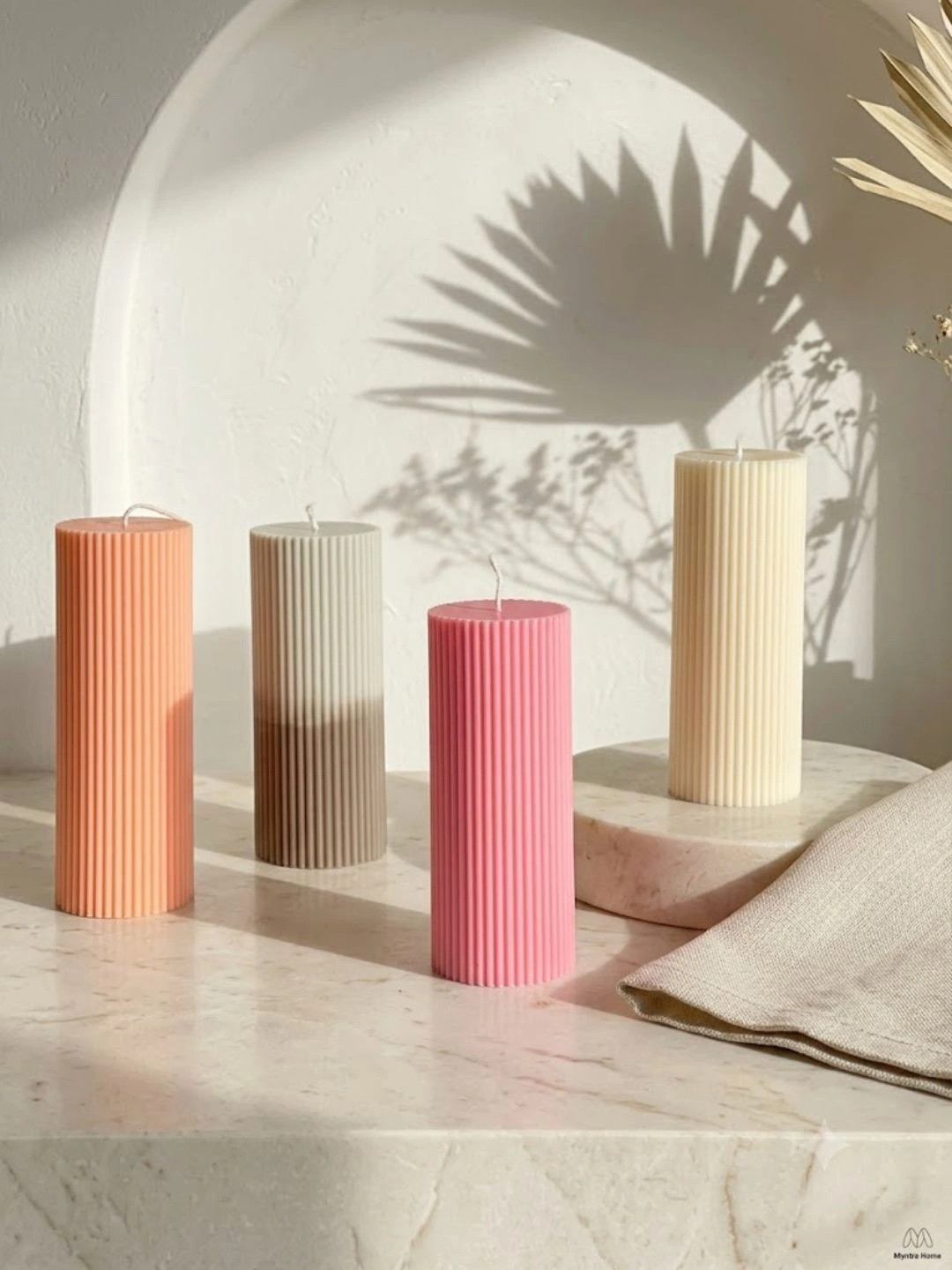 DAZOR Ribbed Pillar Candle