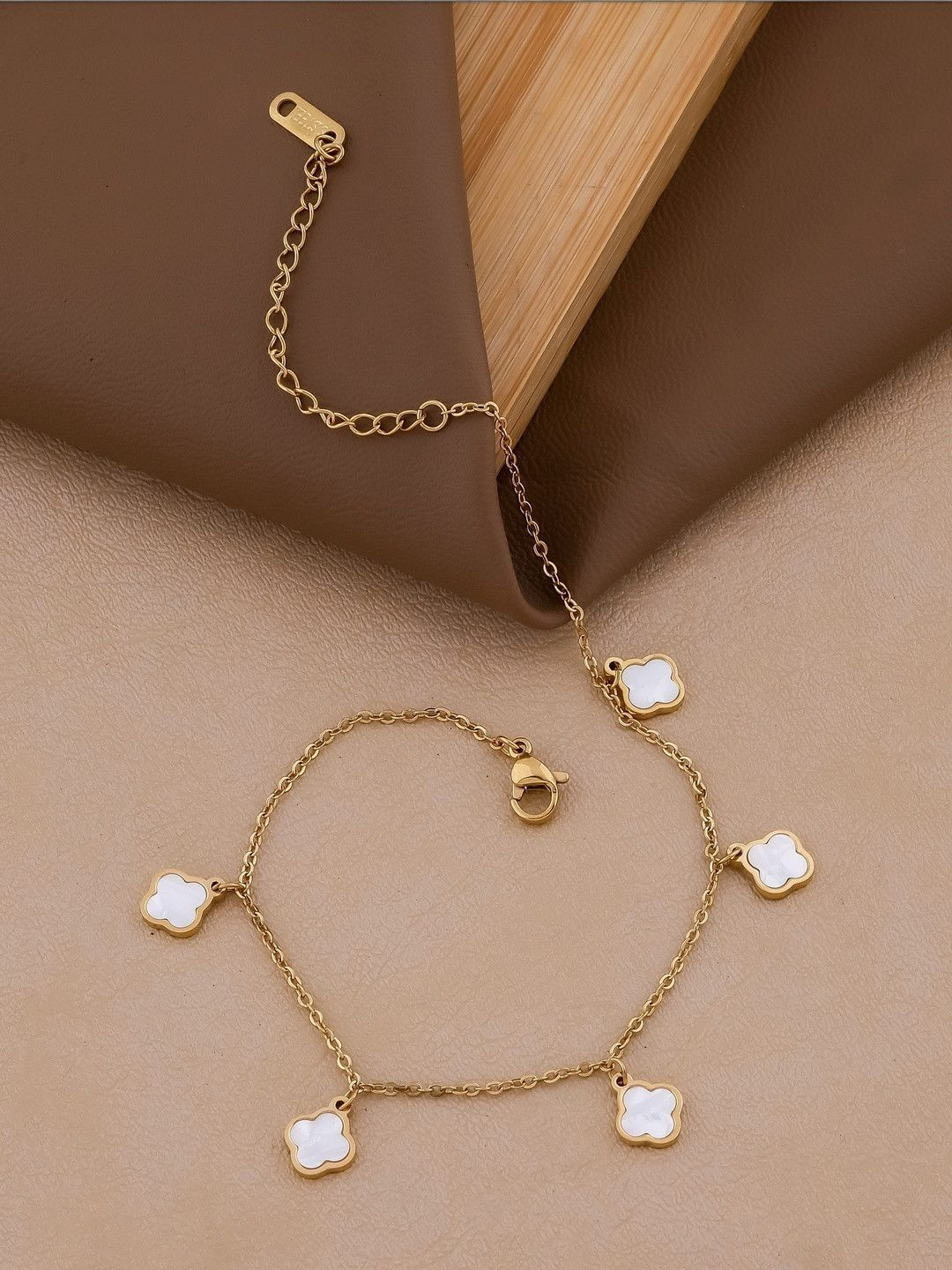 QUERALT Gold Toned White Clover Charm Anklet