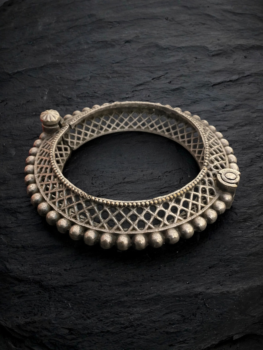 MOHATI Women Brass Oxidised Silver-Plated Kada Bracelet
