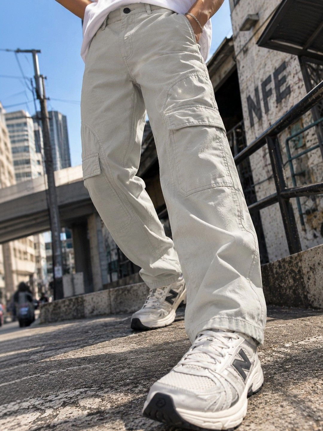Bene Kleed Men Relaxed Fit Mid-Rise Cotton Cargos Trousers