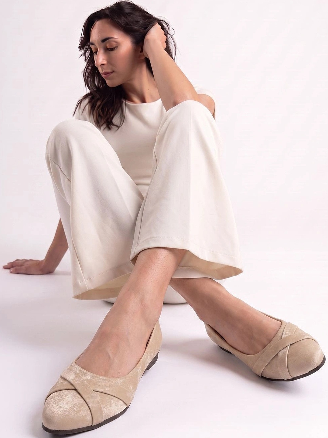 Denill Textured Round Toe Slip-On Ballerinas