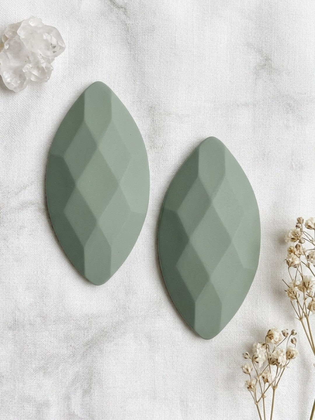 DressBerry Grey Leaf Shaped Studs