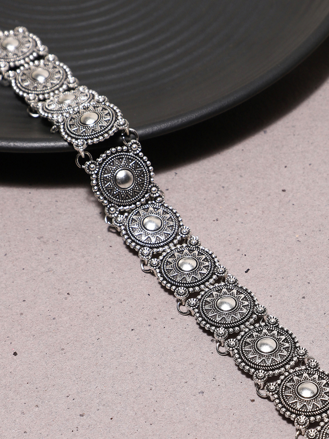 SOHI Silver-Plated Rhinestones Choker Necklace