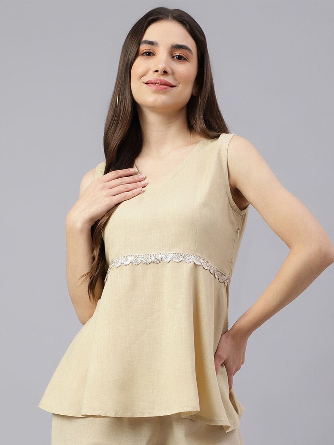DECKEDUP Women Cream Solid Linen Sleeveless Peplum Top