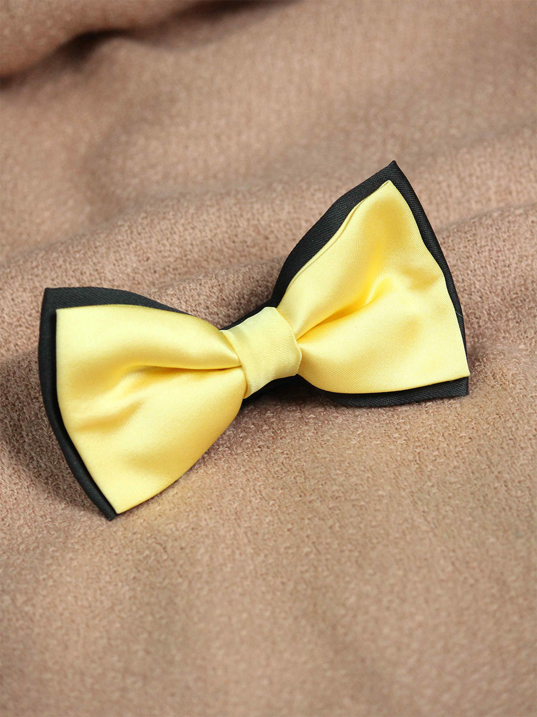 Tossido Men Yellow & Black Bow Tie