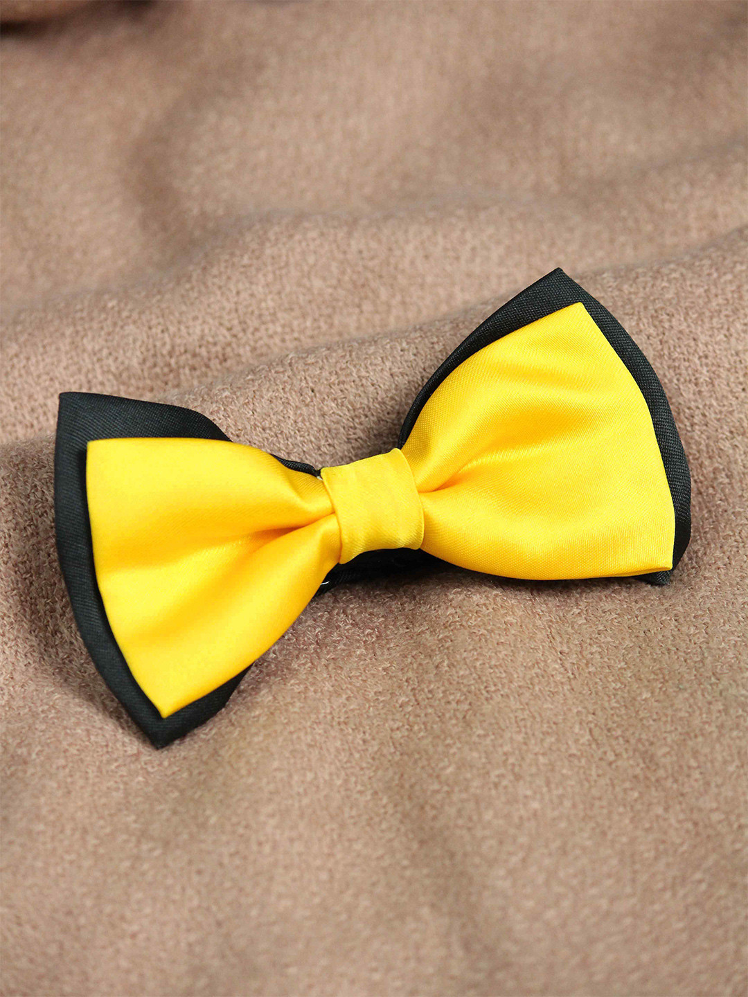 Tossido Men Yellow & Black Bow Tie