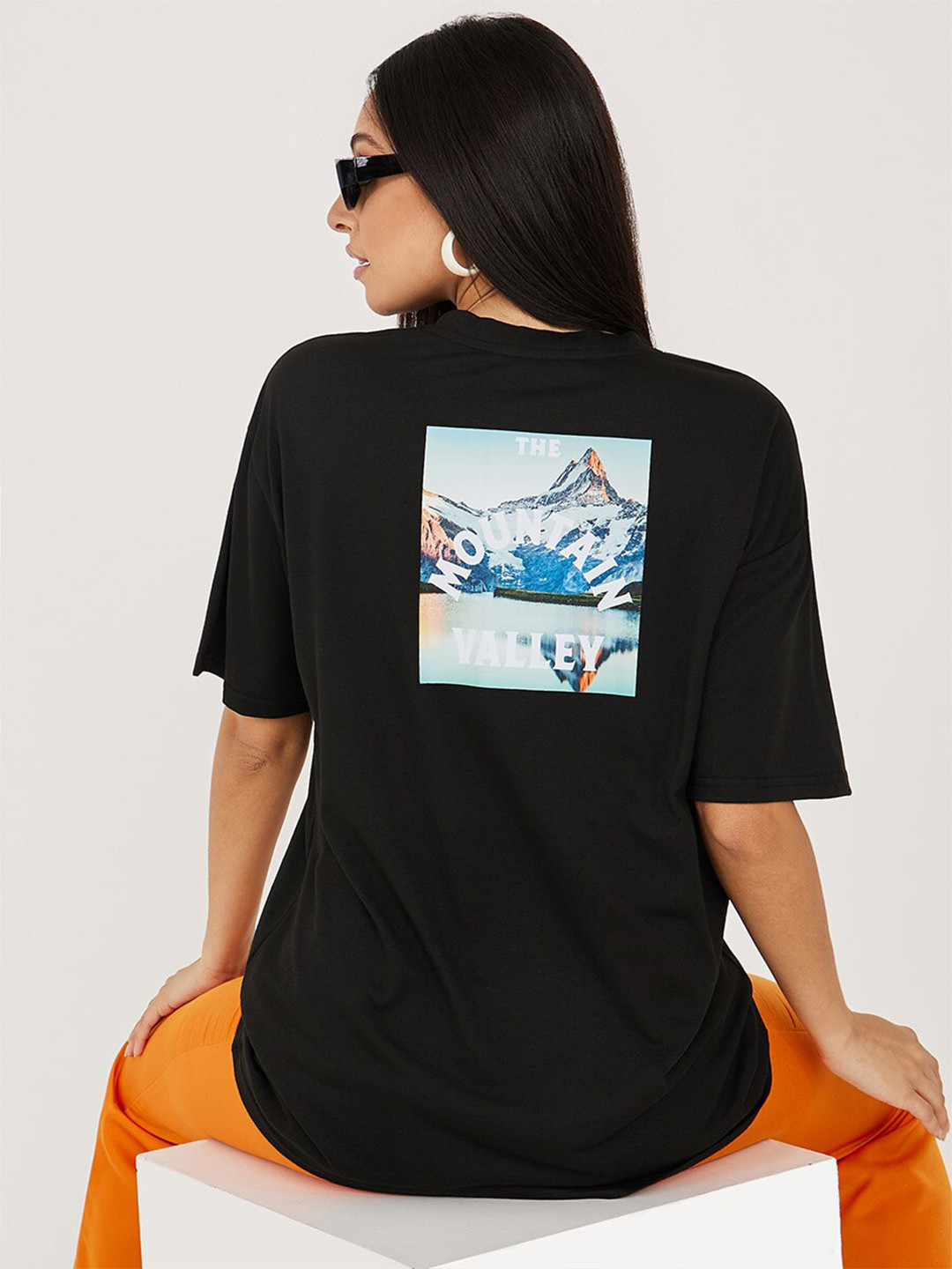 Styli Women Black Short Sleeves Mountain Valley Back Graphic Oversized Longline T-shirt