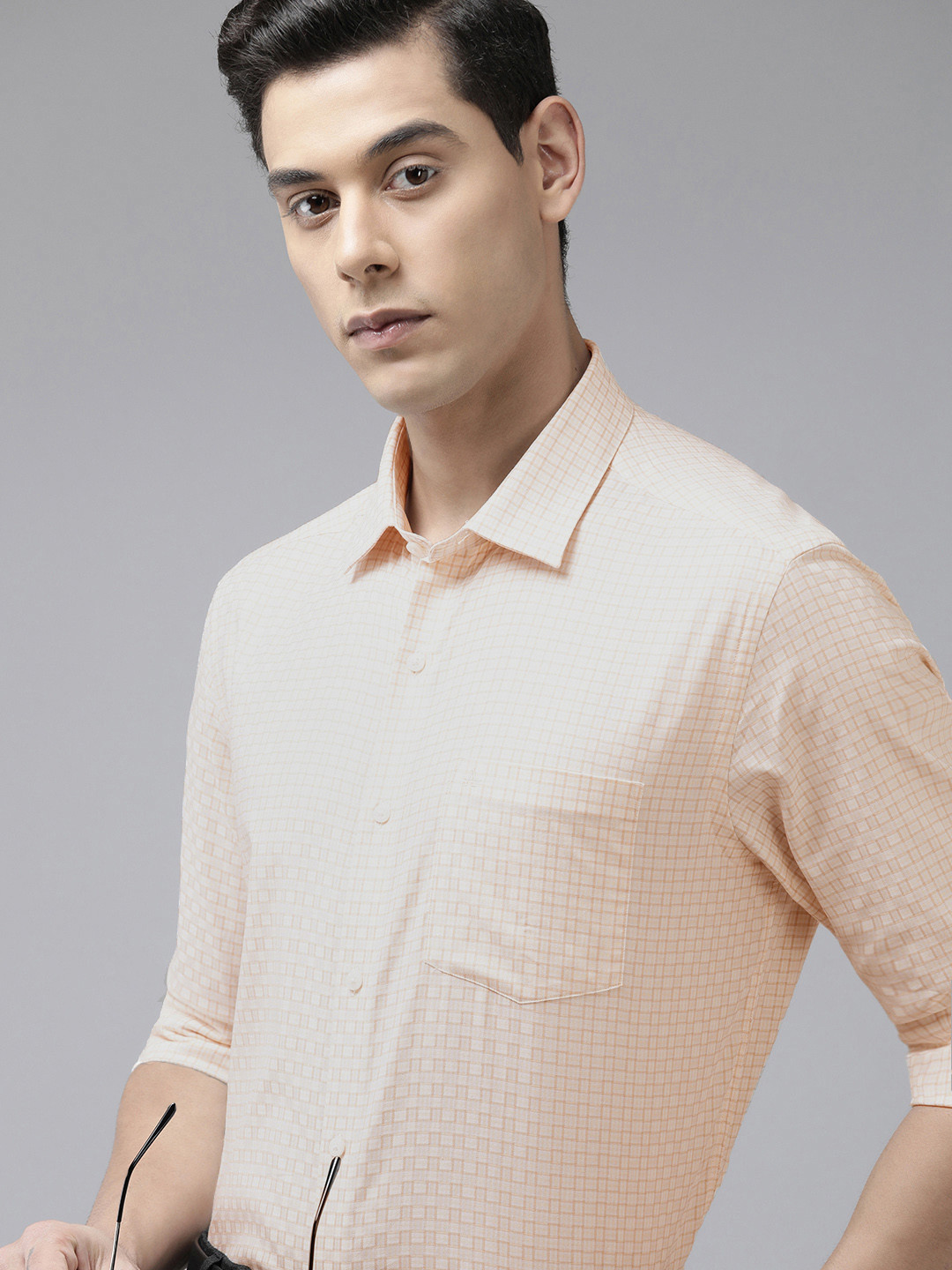 Arrow Men Peach-Coloured & Beige Manhattan Slim Fit Checked Pure Cotton Formal Shirt