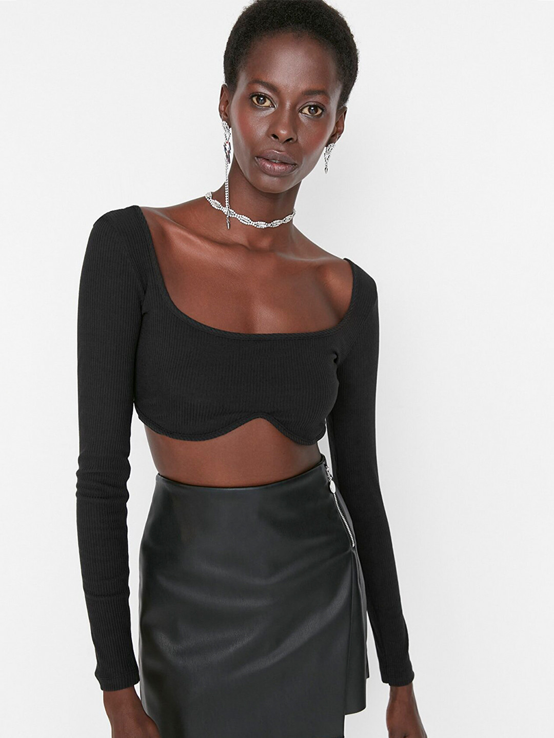 Trendyol Black Scoop Neck Crop Top