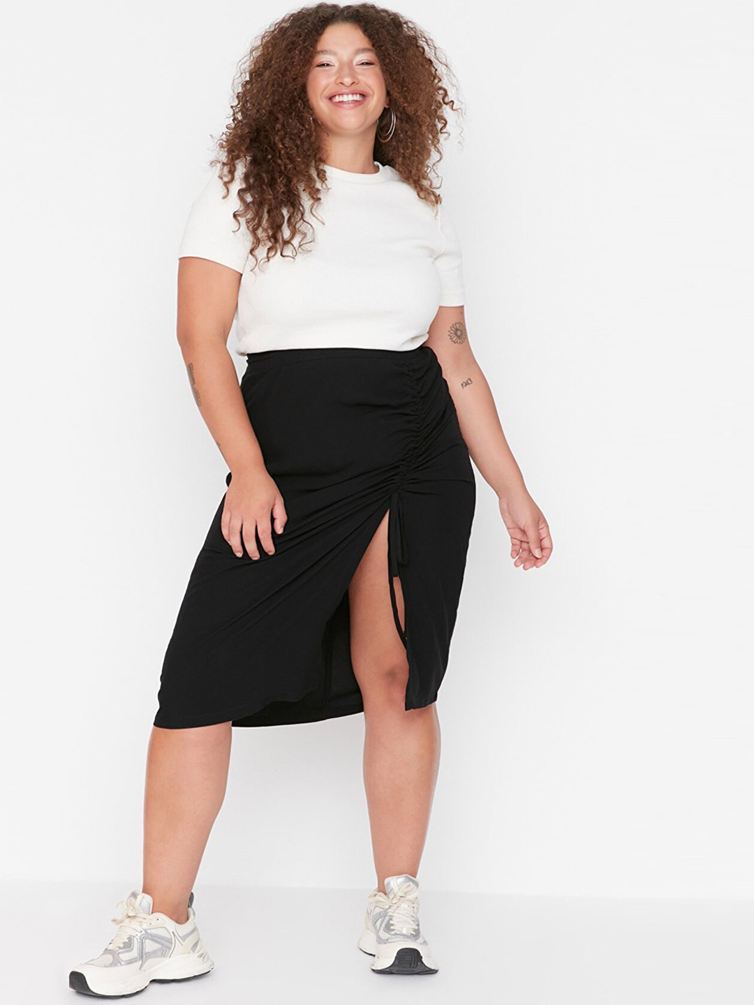 Trendyol Women Black Solid Pencil Knee-Length Skirt