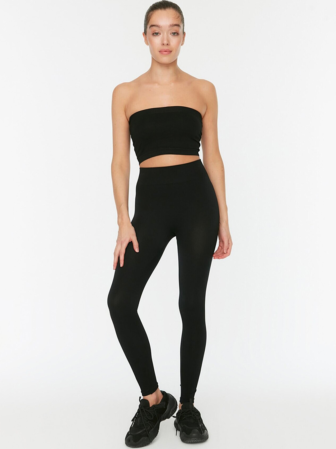Trendyol Women Black Solid Tights